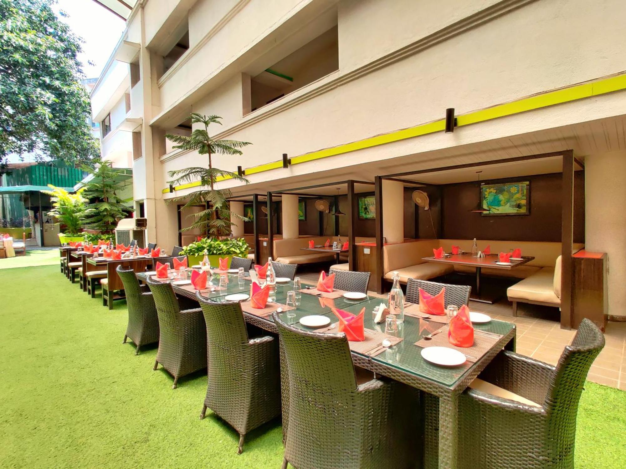 Citrus Hotel Lonavala Exteriör bild