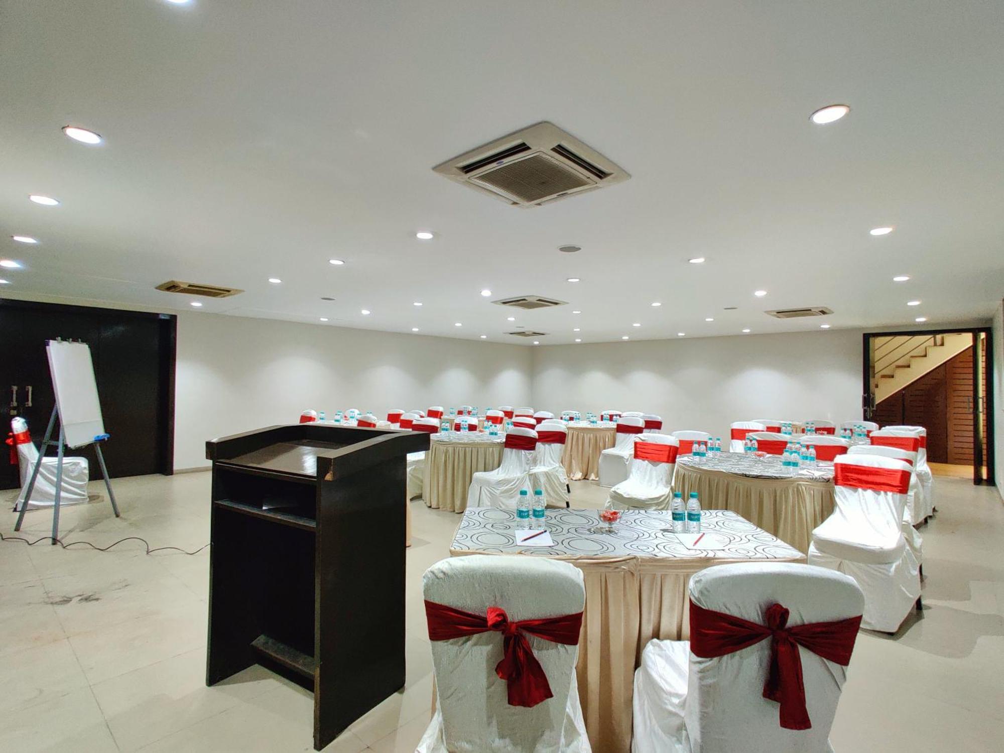 Citrus Hotel Lonavala Exteriör bild