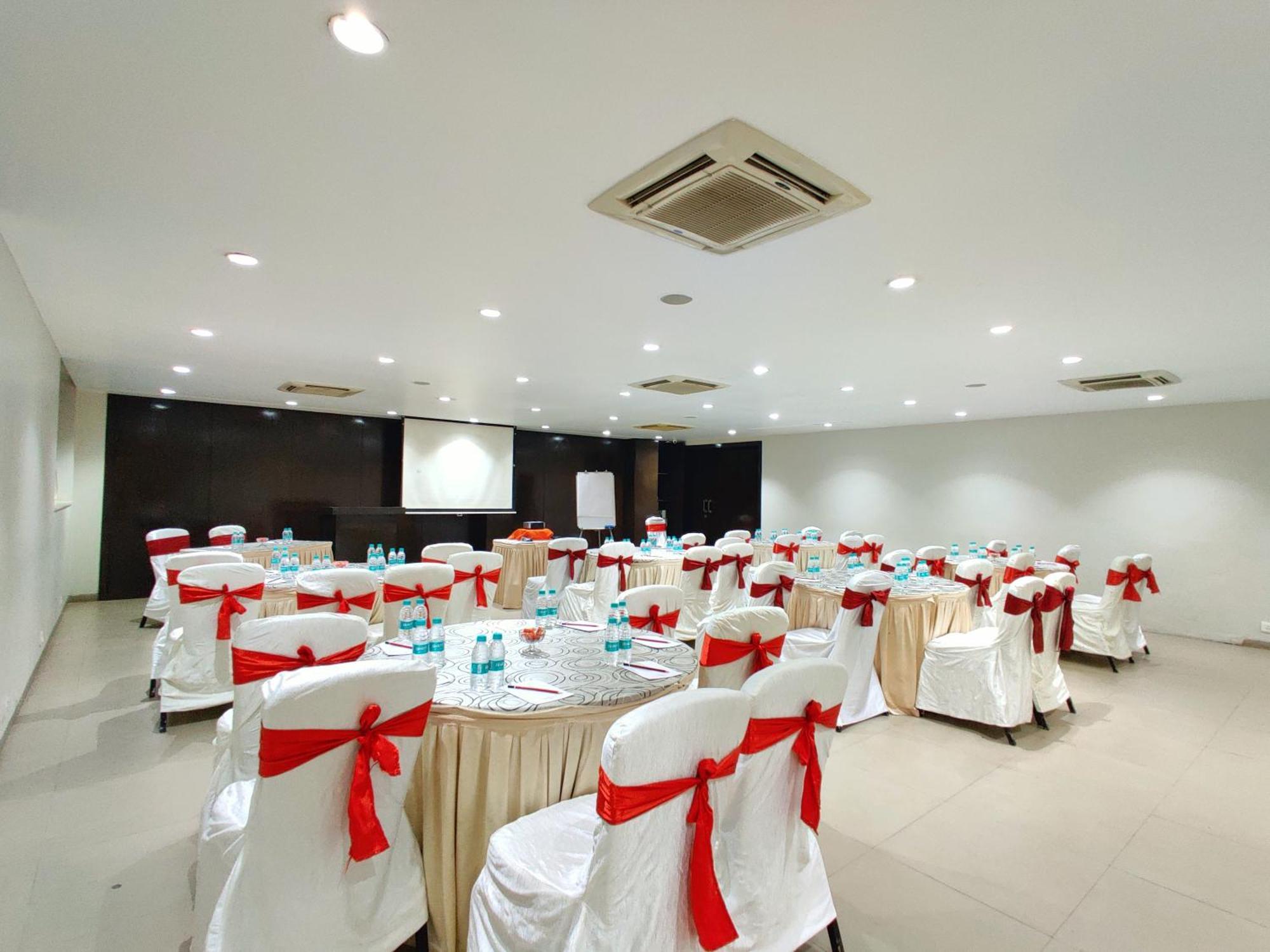 Citrus Hotel Lonavala Exteriör bild