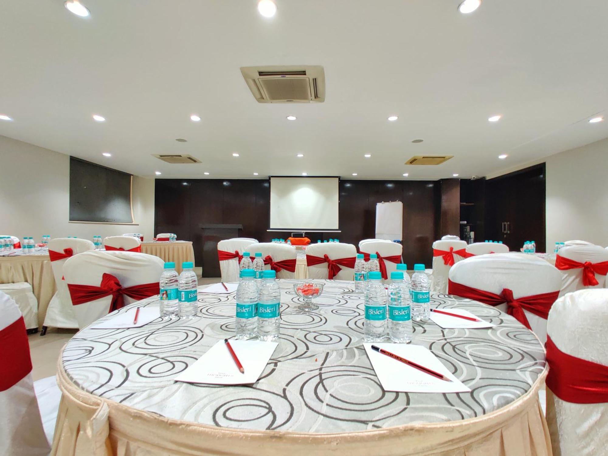 Citrus Hotel Lonavala Exteriör bild